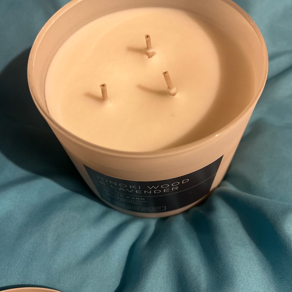 Bath and Body Works Hinoki Wood & Lavender 3-Wick Candle - Picture 3 of 5